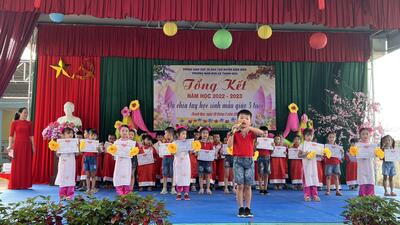 Tưng bừng tổng kết năm học và chia tay trẻ mẫu giáo 5 tuổi