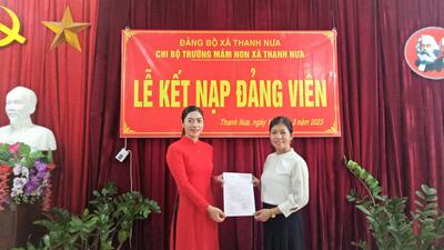 Lễ kết nạp Đảng viên - Chi bộ Trường Mầm non xã Thanh Nưa